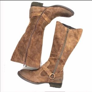 NWT BORN BELOW THE KNEE BOOTS WITH METAL HARNESS